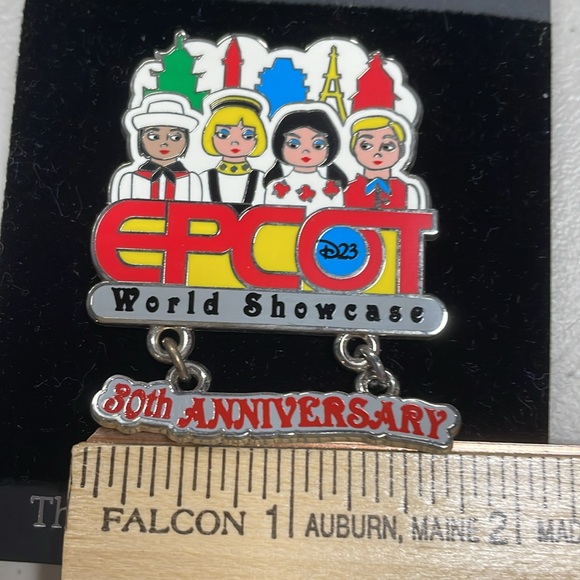 D23 Epcot 30th Anniversary World Showcase dangle pin New on original card 2013 - Picture 9 of 10